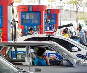 درآمد دولت از بنزین پنج‌هزار تومانی چقدر می‌شود؟