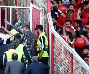 ویدیوی عجیب از نحوه فرار یحیی گل محمدی از سکوهای یادگار امام