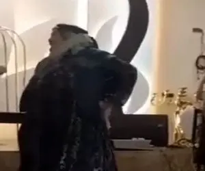 آواز شاد؛ ننه جون پیر با شال تومان مدل اصیل آذری پرید وسط فقط واسه شاباش جمع کردن