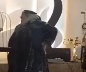 آواز شاد؛ ننه جون پیر با شال تومان مدل اصیل آذری پرید وسط فقط واسه شاباش جمع کردن