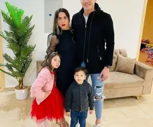 (عکس) همسر خارجی مدافع استقلال در ورزشگاه آزادی