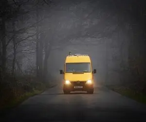 (عکس) تبدیل یک مینی بوس قدیمی به کمپر ون، هنرِ زیبای یک بانو