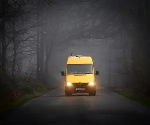 (عکس) تبدیل یک مینی بوس قدیمی به کمپر ون، هنرِ زیبای یک بانو