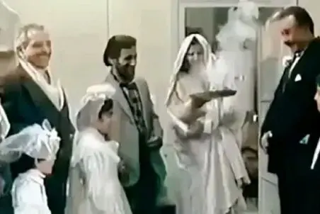 آواز نوستالژی؛ رقص دهه شصتیا تو پاتختی مردونه خوانندم آوردن فقط اونایی که دست میزنن