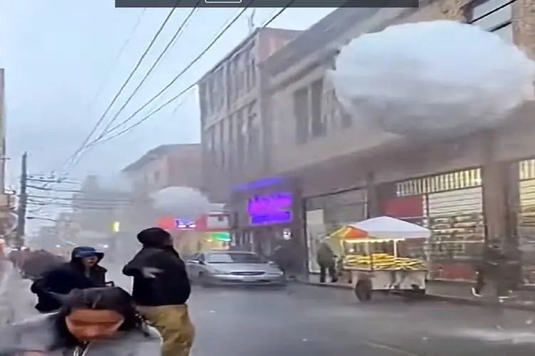 معماری طبیعت؛ آسمون به جا برف رو سر مردم موشک میندازه له شدن زیرش