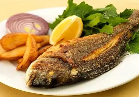 آموزش آشپزی؛ بهترین روش برای مزه دار کردن ماهی 100 درصد بوی زهم میگیره