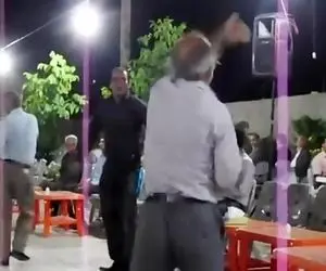 آواز جگرسوز؛ عروسی که به عزا تبدیل شد پیرمرد با ساز و دهل میرقصید که یهو افتاد و مرد