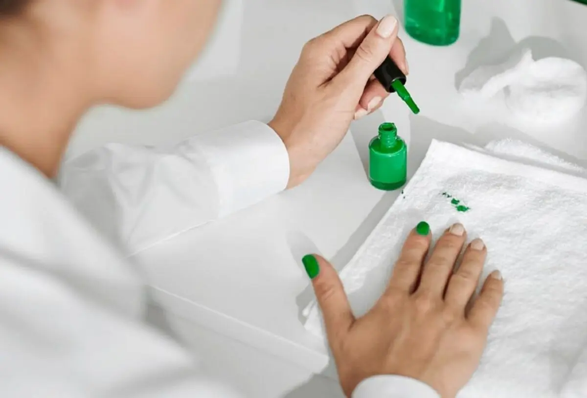 How-to-properly-remove-varnish-from-clothes-1024x695