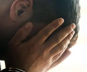 (عکس) این مرد در خانه اش زنان همدانی را ماساژ می داد!