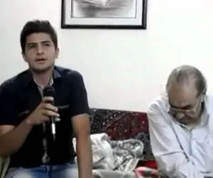 آواز خیابانی؛ جوون خوش صدایی که در حضور ایرج خواجه امیری خوند و استاد هم کلی کیف کرد