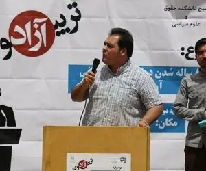 تریبون آزاد انتخاباتی در اصفهان؛ چطور باید بین ۵ موز یک پرتقال انتخاب کرد؟