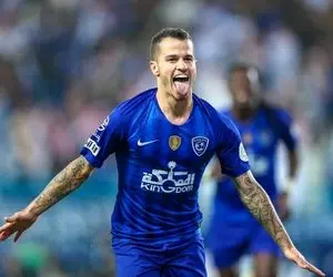 استقلالی ها سخت به دنبال راضی کردن جووینکو