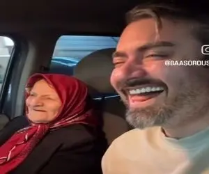 موقعیت خندان؛ مامان بزرگه پیش نوه اش به مردم عابر چنان تیکه های آبداری میپرونه میپاچی