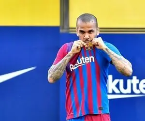 پر افتخار ترین بازیکن تاریخ از بارسلونا جدا شد!