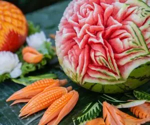 خلاقانه‌های آشپزی؛ هندونه رو اینطوری برش بزن بذار جلو مهمون مادرشوهر پزتو میده