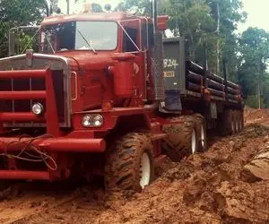 مهارت های خارق العاده؛ راننده ها با چه زبردستی تو جاده صعب العبور ماشین سنگین می رونن
