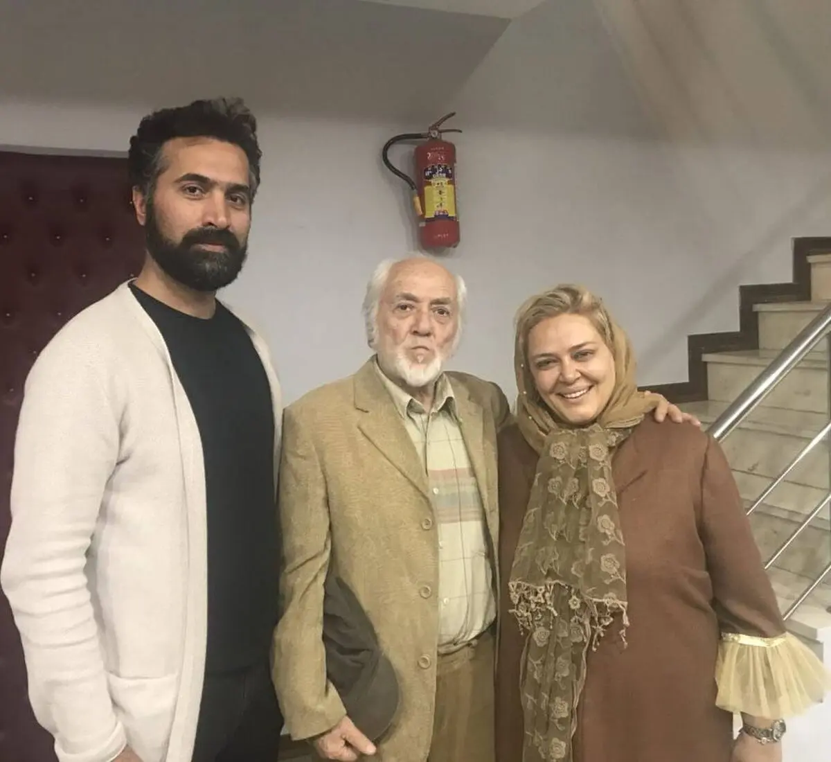 بهاره رهنما در کنار پدرش با حاجی زمان خواستگاری