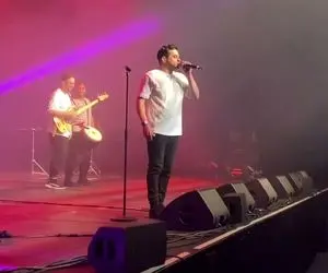 آواز پر طمطراق؛ رضا بهرام با تو همانی که رگ خواب مرا می دانی رگ خواب سالن گفت تو دستش