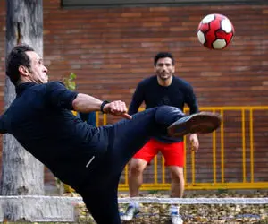 (عکس) کدام دوست علی کریمی علاقه‌ای به رأی آوردن او ندارد؟