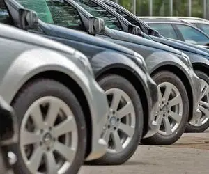 تخت گاز خودرو در بازار؛ خودرو دنباله رو دلار شد