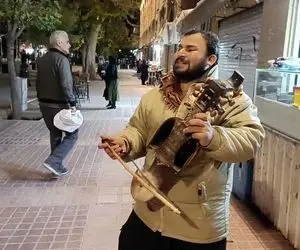آواز خیابانی؛ بزن و بخون خاص این مرد تو گرگان هرچی خانومه دور خودش جمع کرد!