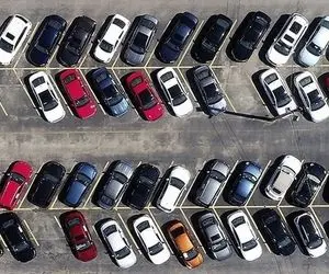 قیمت خودرو‌های وارداتی ۷۵ تا ۱۶۰ درصد بیشتر از ارزش واقعی