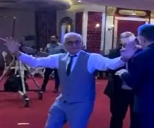 آواز شاد؛ دل باید جوون باشه فقط این پیرمرد که اومده وسط آذری میرقصه کنارم نمیکشه