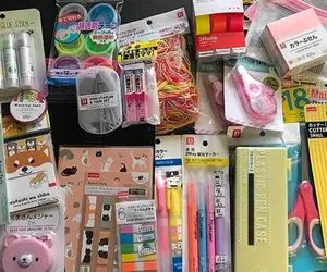 وقتی والدین برای خرید خودکار و مداد به این در و  آن در می زنند