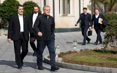 پوست خربزه زیر پای دولت چهاردهم؛ پروژه چند لایه مخالفان در پوشش حمله به برخی بانک‌ها