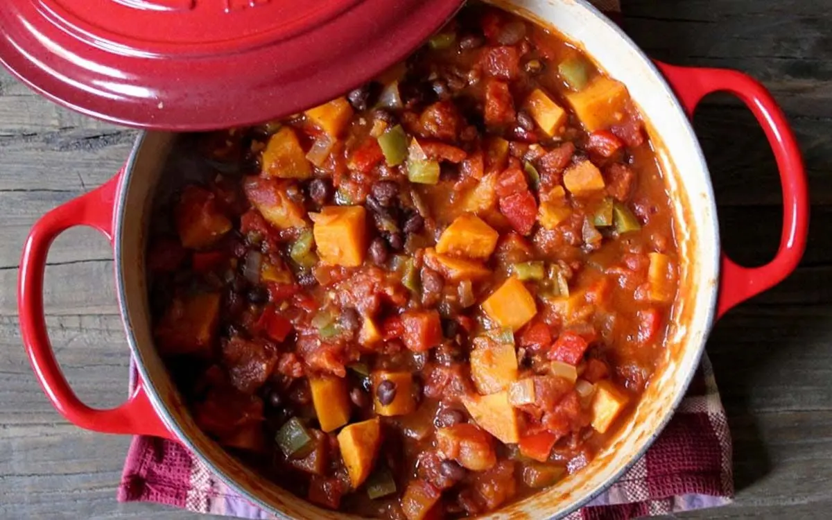 Black-bean-and-sweet-potato-chili