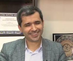 تصویری از علی شریفی زارچی در میان طراحان سوال المپیاد جهانی