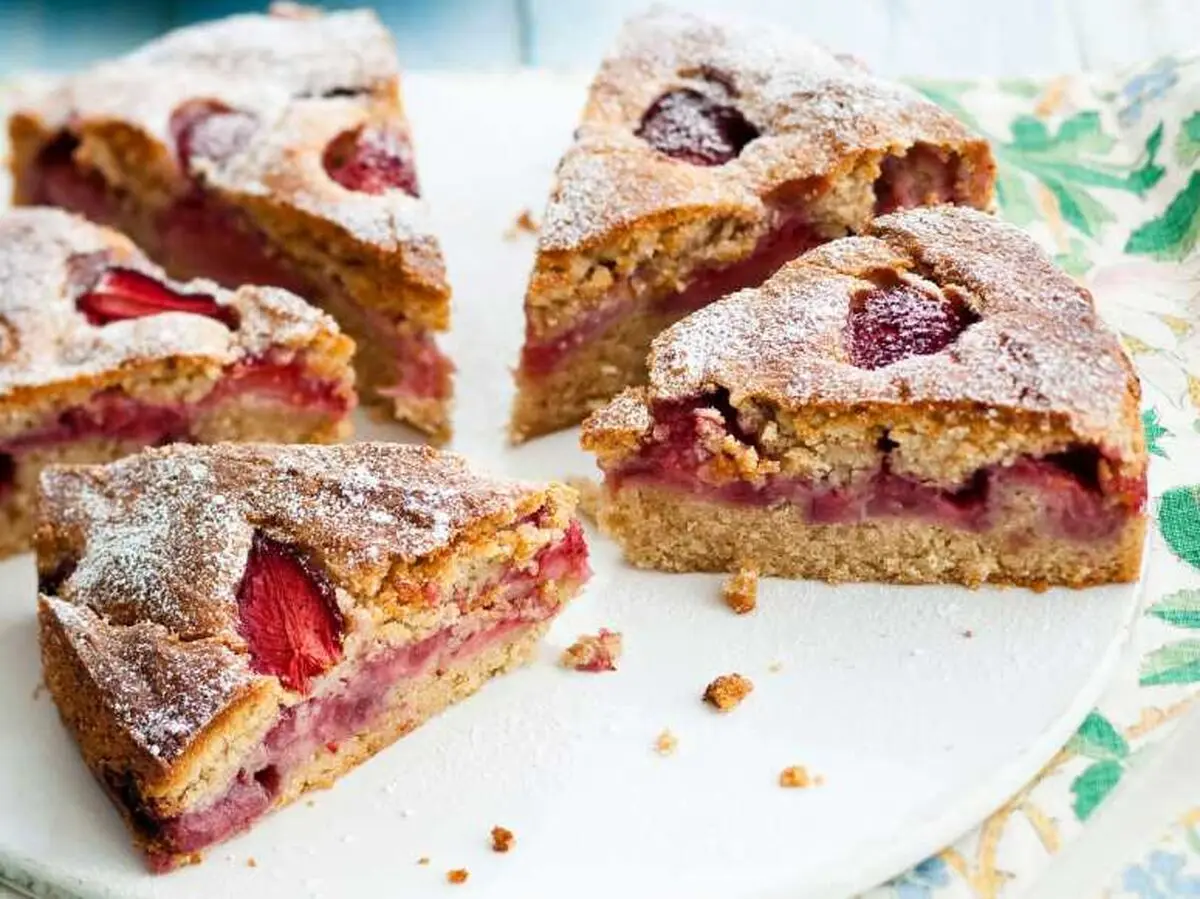 cake-with-strawberries-5