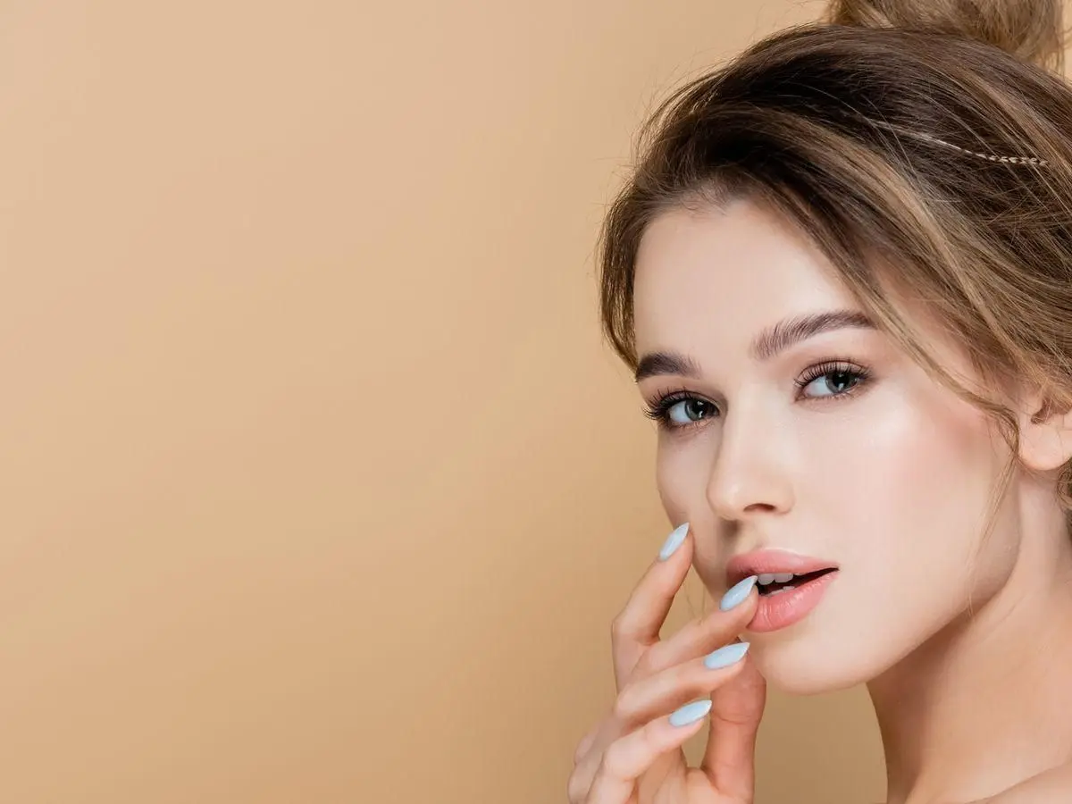 رژلب مناسب دختر 22 ساله