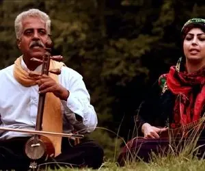 آواز شاهانه؛ فرج علیپور بعد 35 سال یه آهنگی خوند که مردم روستا دستمال به دست رقصیدن