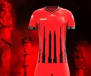 چه طرح‌هایی در پیراهن پرسپولیس برای دربی به کار رفته است؟