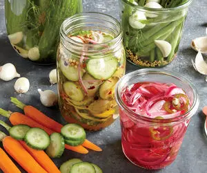 از کپک زدن ترشی های خوشمزت خسته شدی؟ بیا اینجا ترفندای رهایی از هر چی کپکِ یاد بگیر