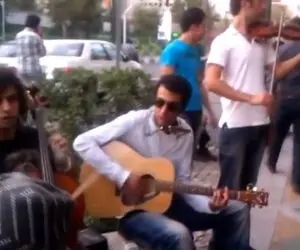 آواز خیابانی؛ ببینید این بند باحال مو قشنگ چه خفن آهنگ کارتون رضا یزدانی رو میخونن