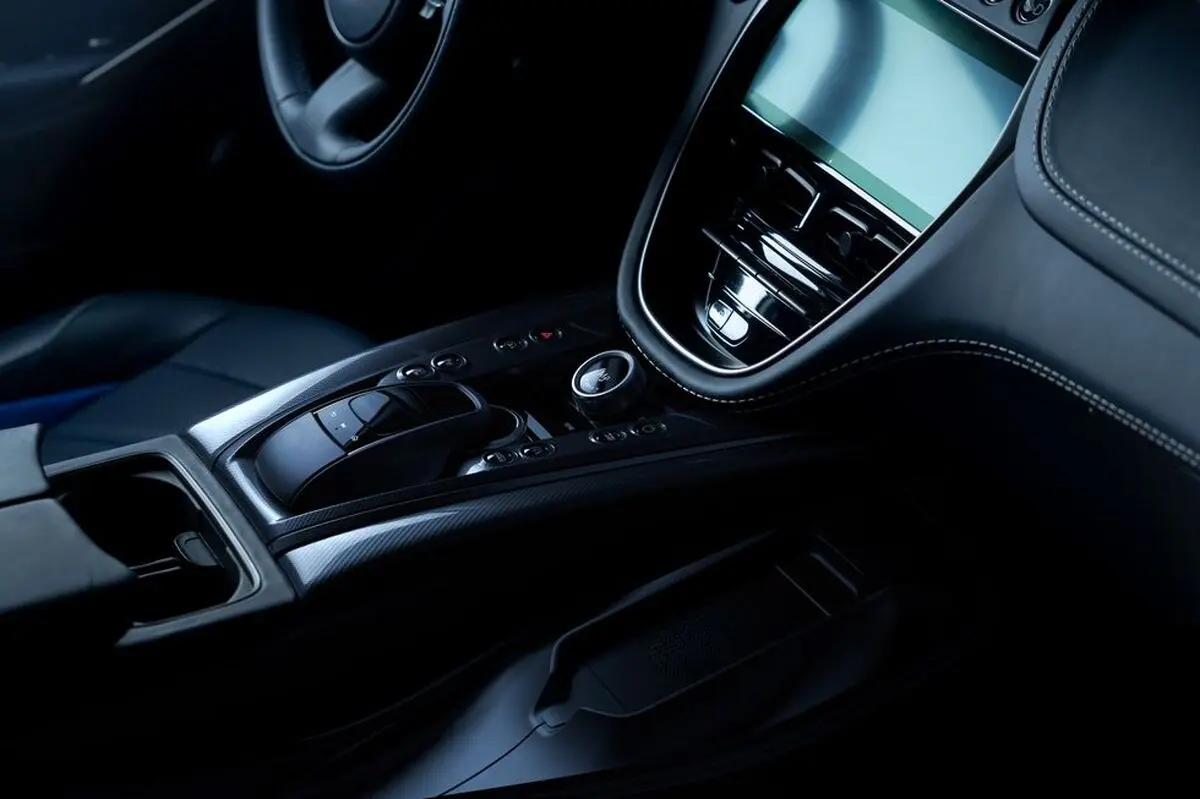 aston-martin-dbx-707-114-1643236089