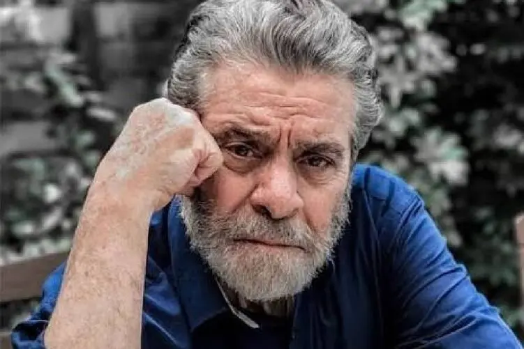 آواز شاد؛ شادی بهروز وثوقی تو 88 سالگی وقتی براش آهنگ میخونن