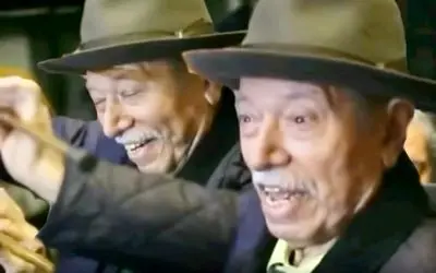 آواز شاد؛ رقص داش مشتی و قشنگ علی نصیریان تو 90 سالگی با آهنگ یواش و فس فسو گشنه گدا