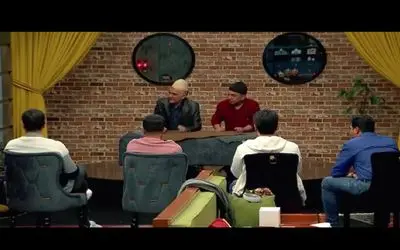 سکانس خندان/بیژن بنفشه خواه و عباس جمشیدی با نمد مالی در برنامه جوکر همه رو روده بر کردن از خنده