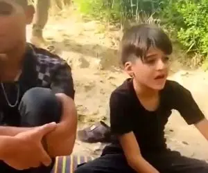 آواز محلی؛ پسر دوره گرد نشست خستگی در کنه آهنگ خوند چه صدای قوی داره با وجود بچگیش