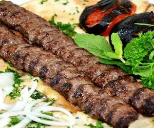 آموزش آشپزی؛ بهترین دستور پخت کباب کوبیده که همه رو دیوانه میکنه