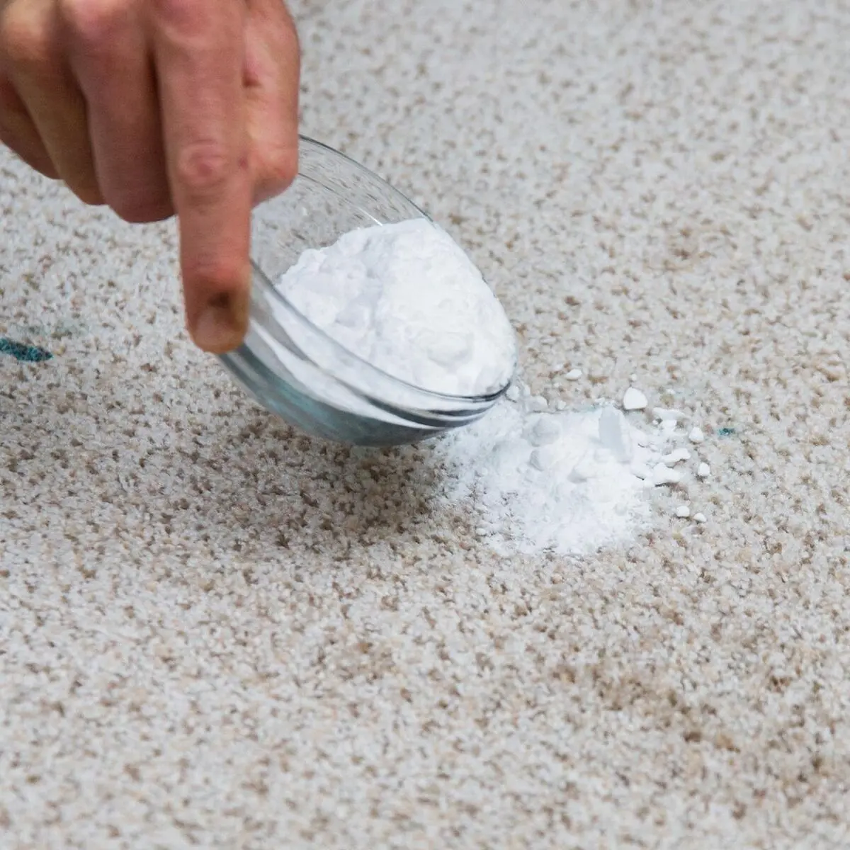 پاک کردن روغن از روی فرش