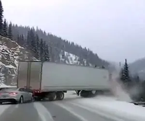 معماری طبیعت؛ راننده تریلی اینجوریه که دیگی که واس من نجوشه سر سگ توش بجوشه