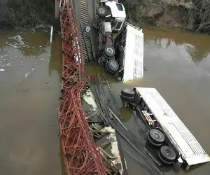 دست فرمون خفن؛ راننده اتوبوس تو گل و شُل  گیر میکنه با یه تیک آف میاد بیرون