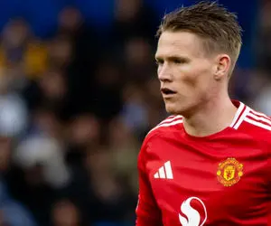 هافبک منچستریونایتد به ناپولی پیوست