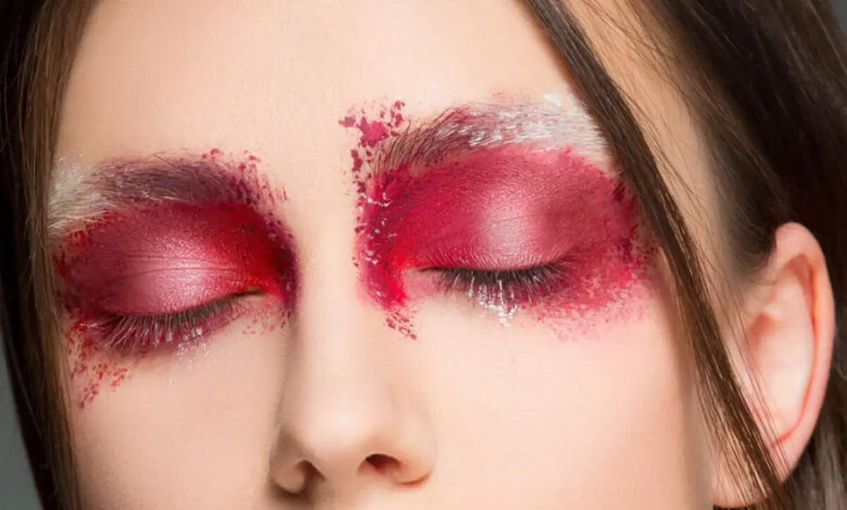 beautiful-woman-with-artistic-make-up-780x470