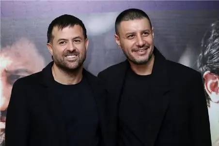 سکانس خندان/اتفاق باورنکردنی دماغ طرفدار رو چشم جواد عزتی فرو میاد/ باورش نمیشه