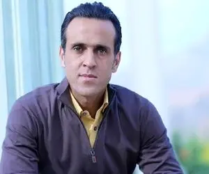 لحظه خروج و تشویق علی کریمی در انتخابات فدراسیون فوتبال